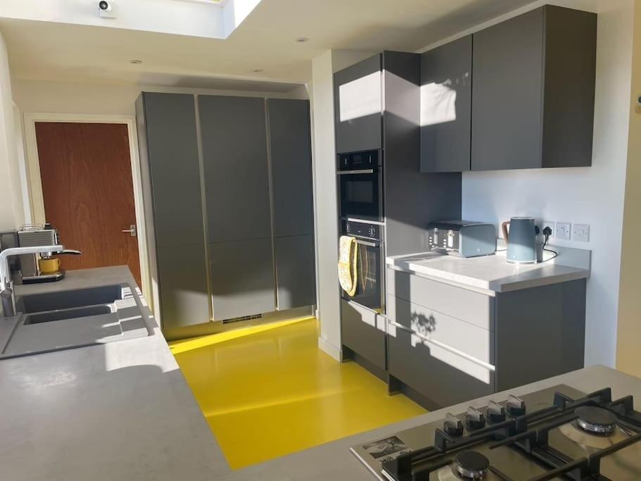 Stunning, Modern And Spacious House - Truro Eksteriør billede